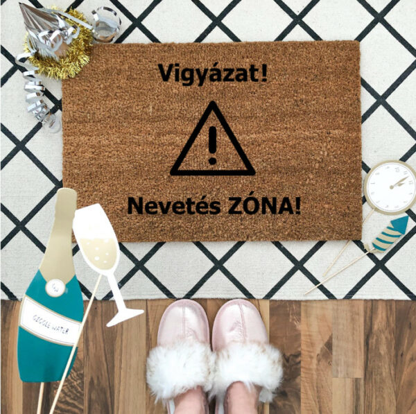 nevetes zona - Egyedi lábtörlők